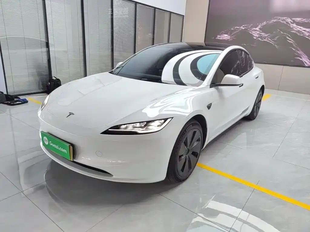 Tesla Model 3 — фото 1