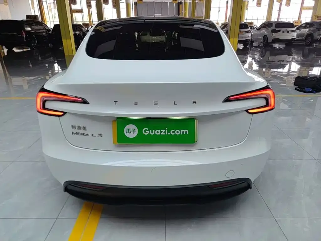 Tesla Model 3 — фото 10