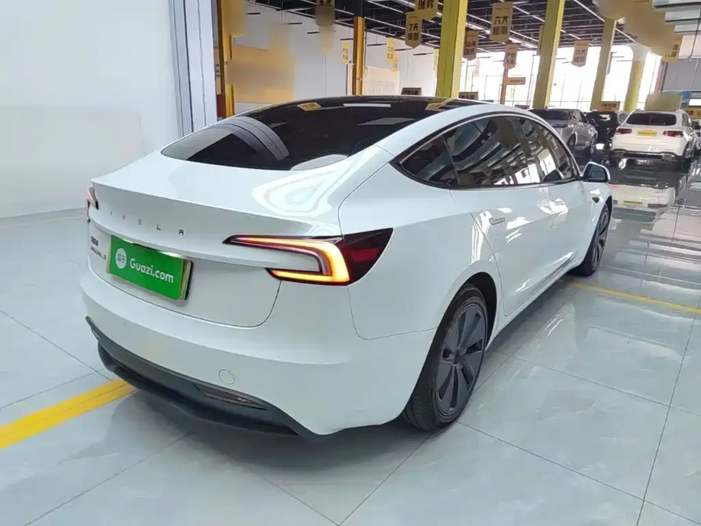 Tesla Model 3 — фото 3