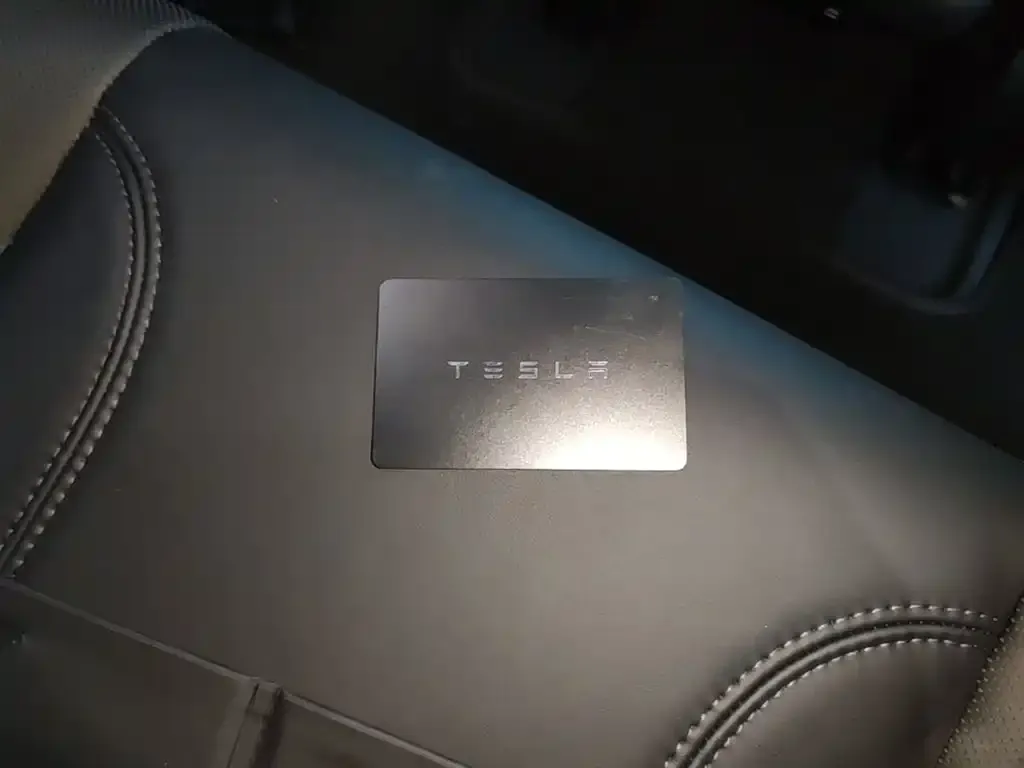 Tesla Model 3 — фото 4