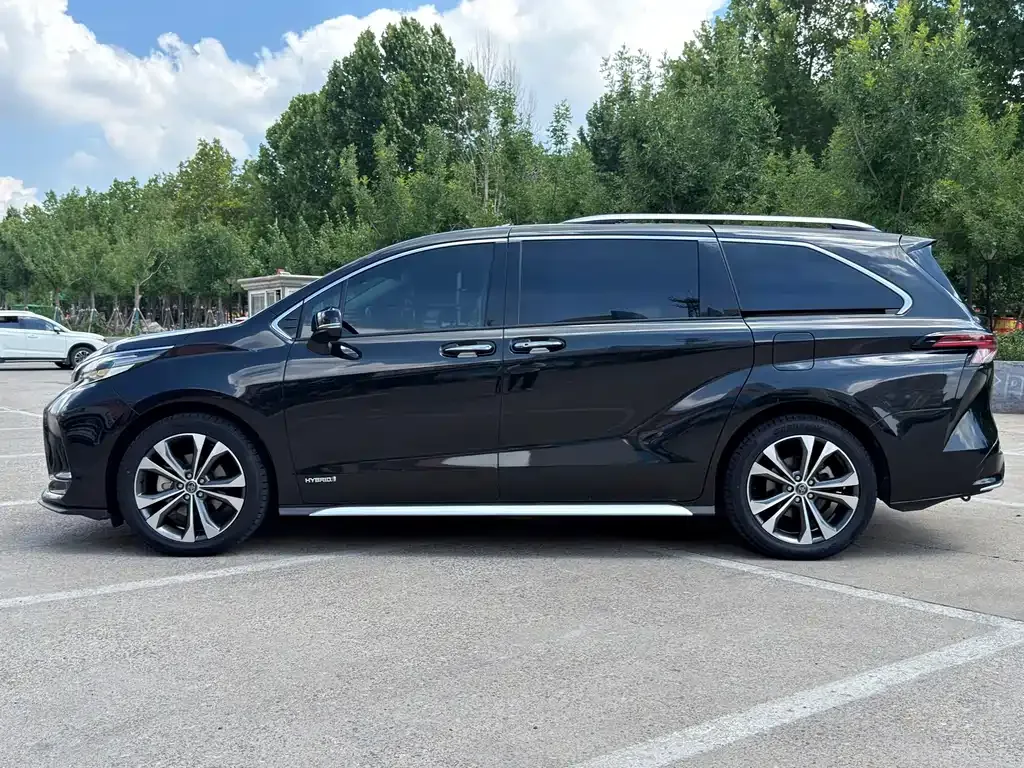 Toyota Granvia — фото 9
