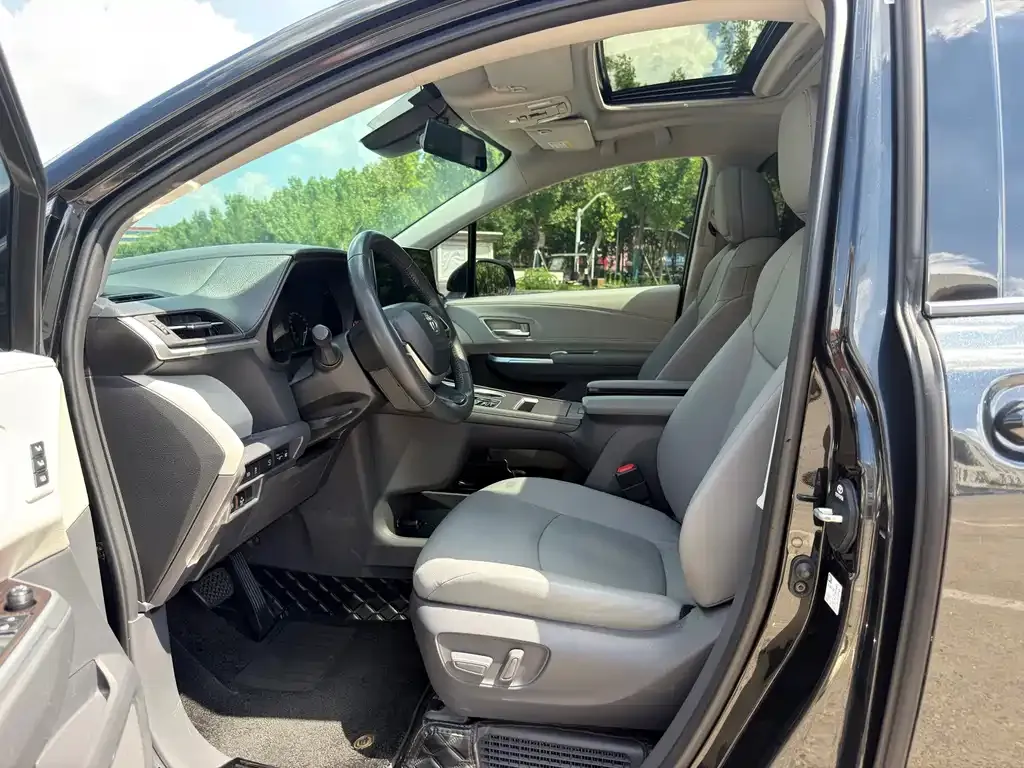 Toyota Granvia — фото 7