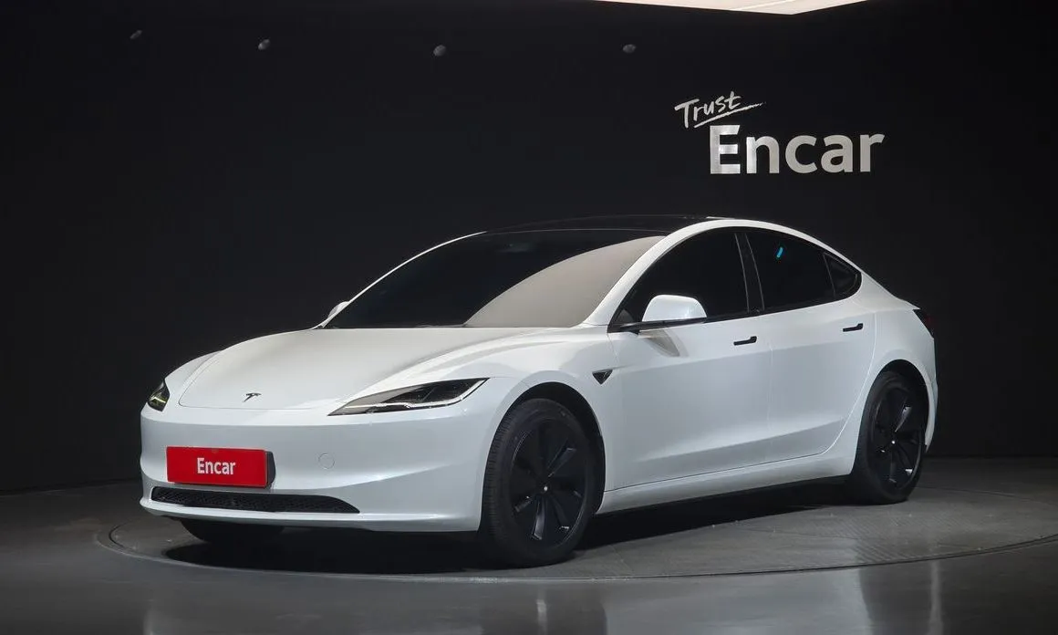 Tesla Model 3 — фото 1