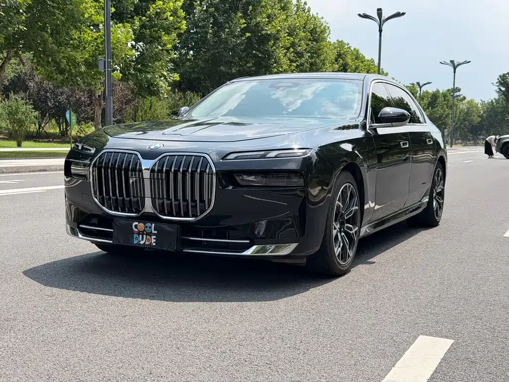 BMW 7 Series — фото 1