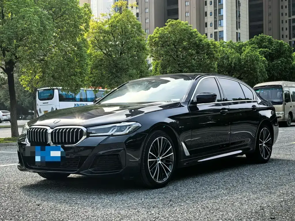 BMW 5 Series — фото 1