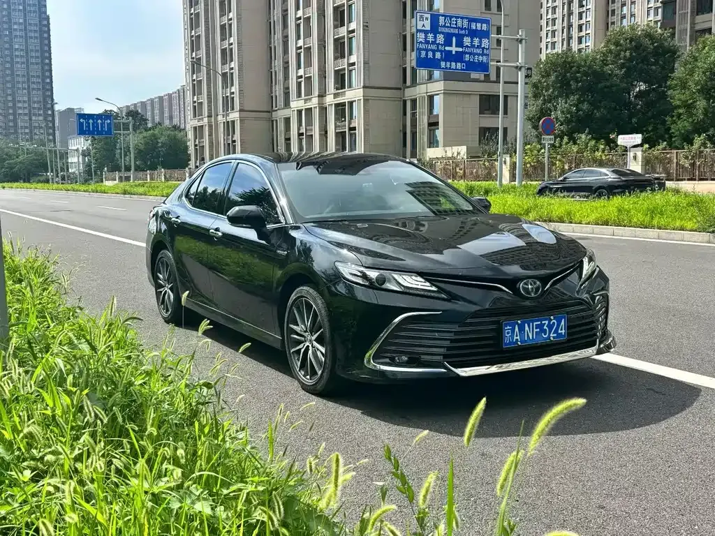 Toyota Camry — фото 8