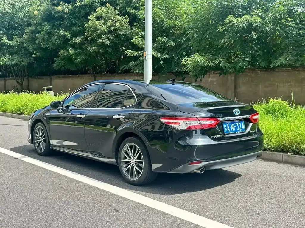 Toyota Camry — фото 4