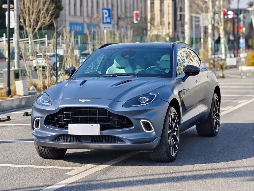 Aston Martin DBX — фото 1