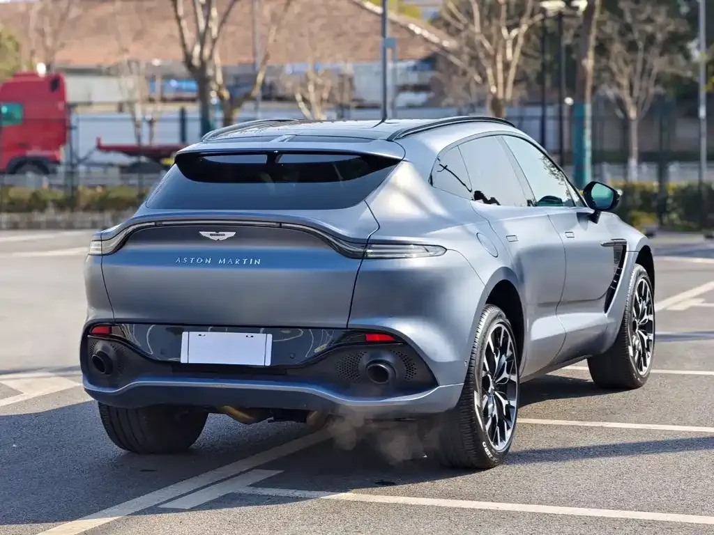 Aston Martin DBX — фото 8