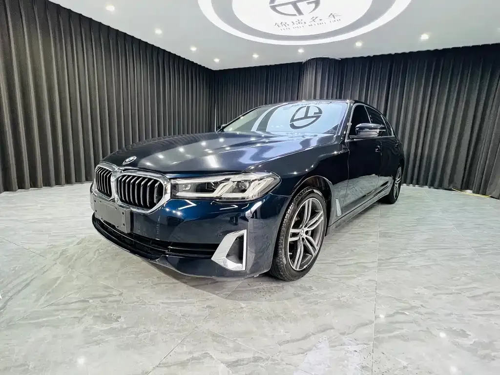 BMW 5 Series — фото 1