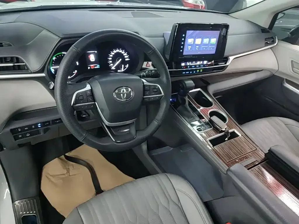 Toyota Sienna — фото 7
