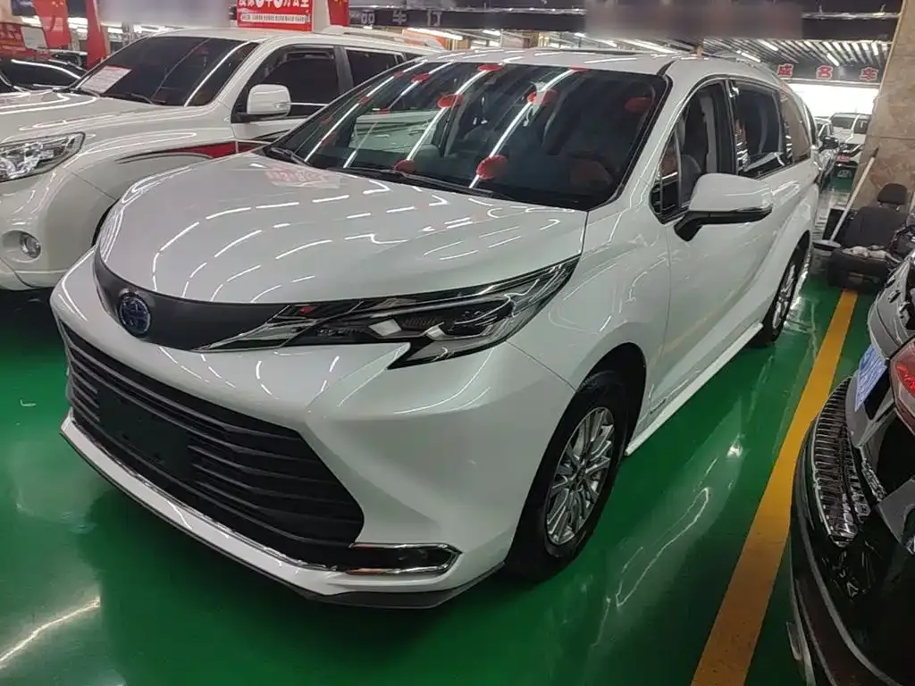 Toyota Sienna — фото 3