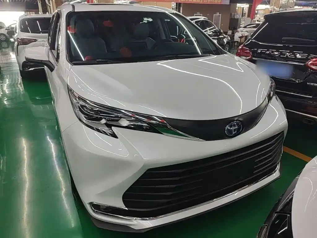 Toyota Sienna — фото 10