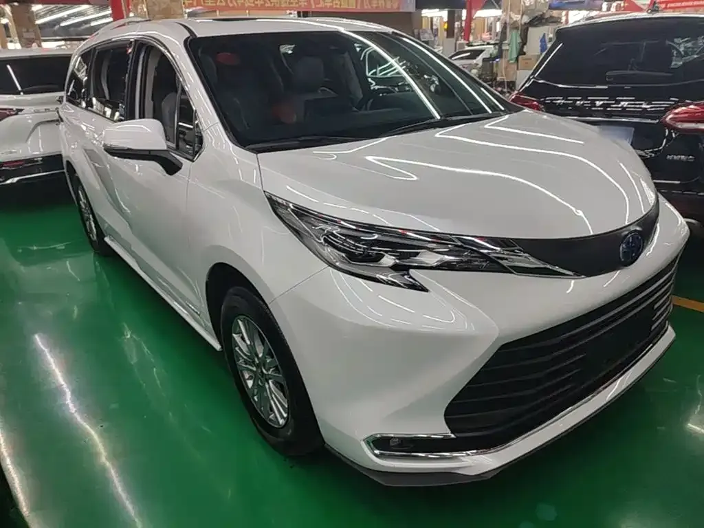 Toyota Sienna — фото 4
