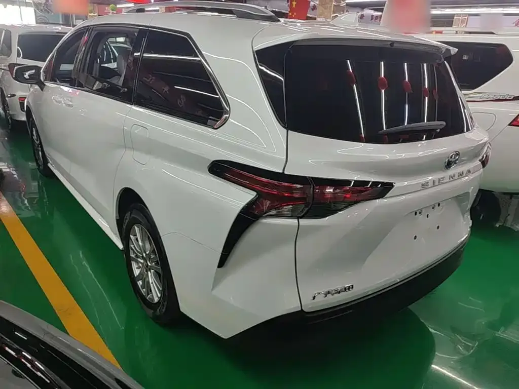 Toyota Sienna — фото 8