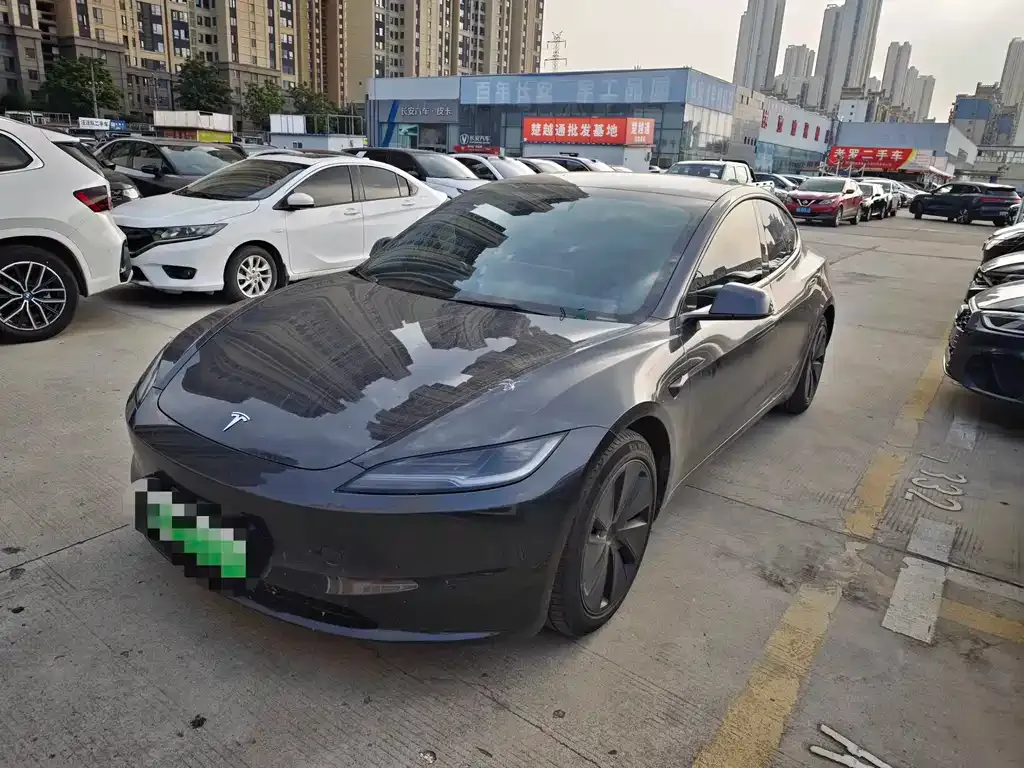 Tesla Model 3 — фото 1