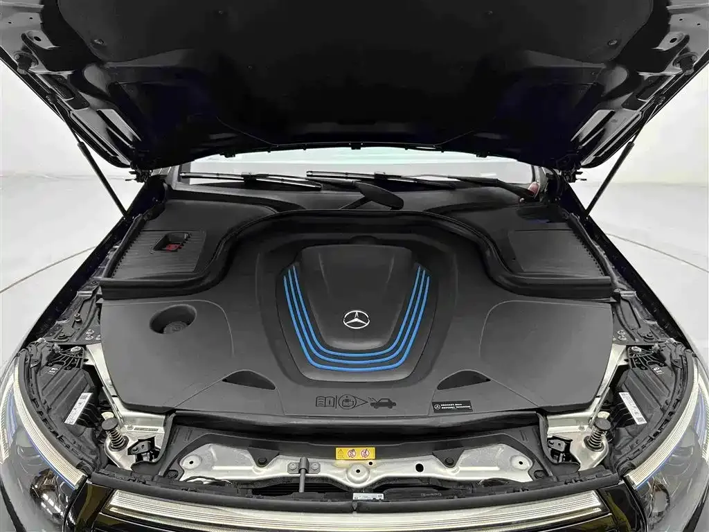 Mercedes-Benz EQC — фото 7