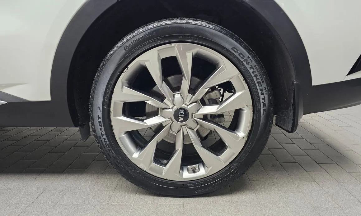 Kia Sorento — фото 10