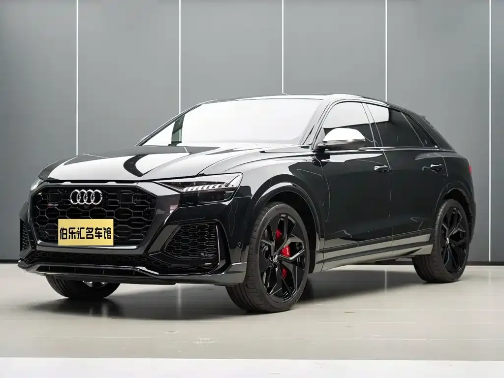 Audi RS Q8 — фото 1