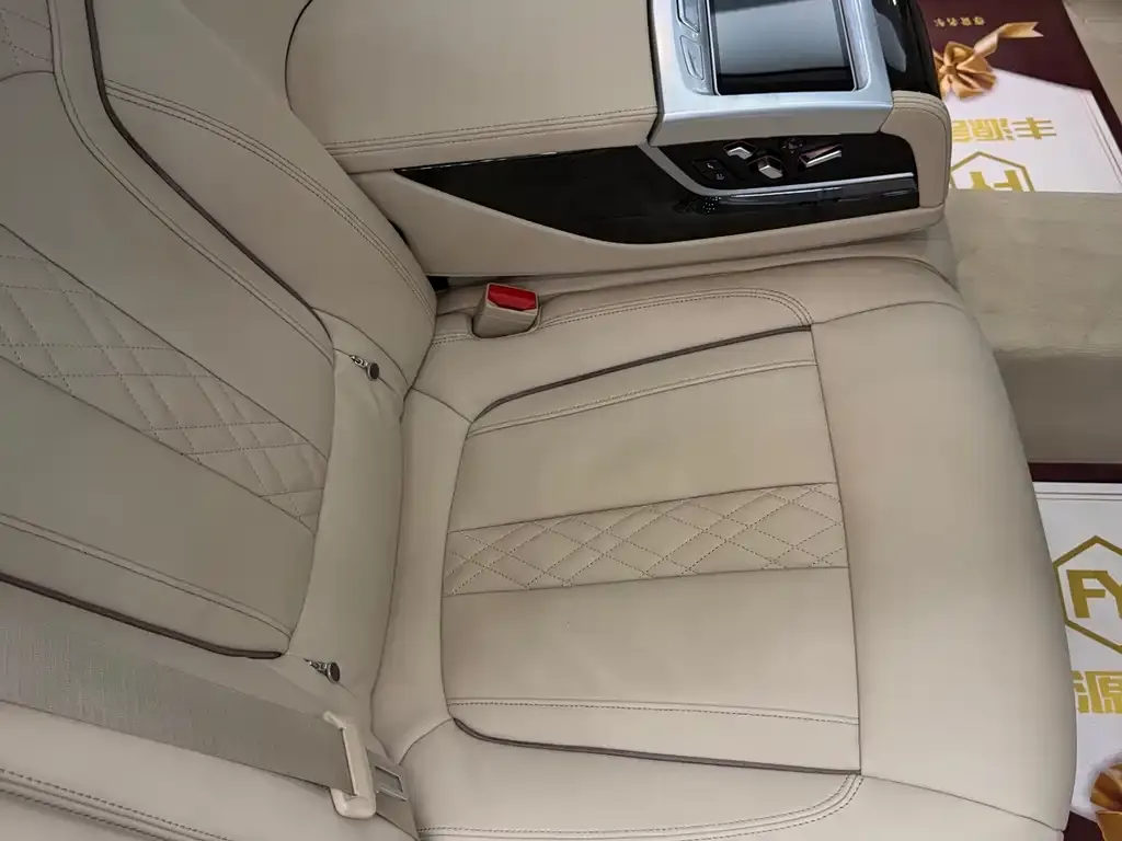 BMW 7 Series — фото 10