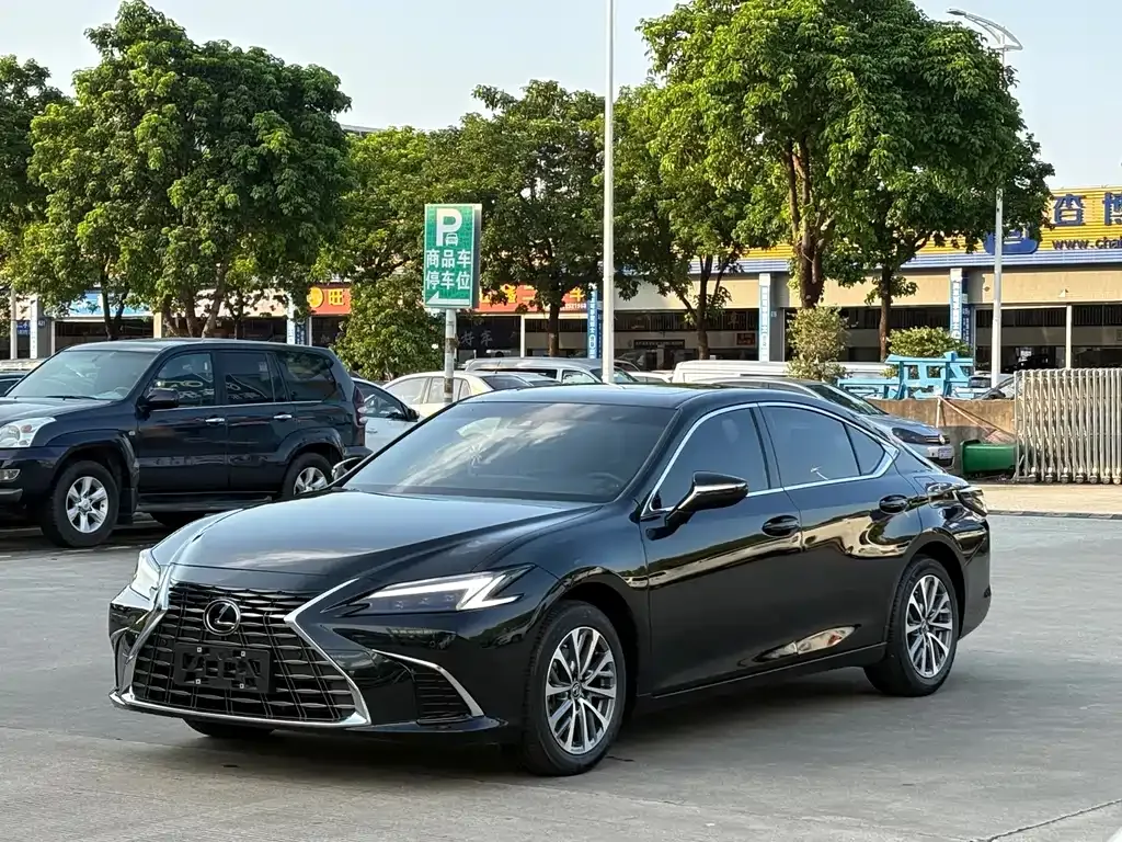Lexus ES — фото 1