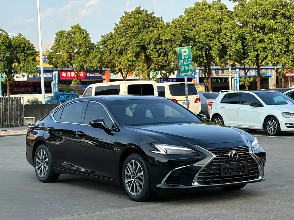 Lexus ES — фото 8