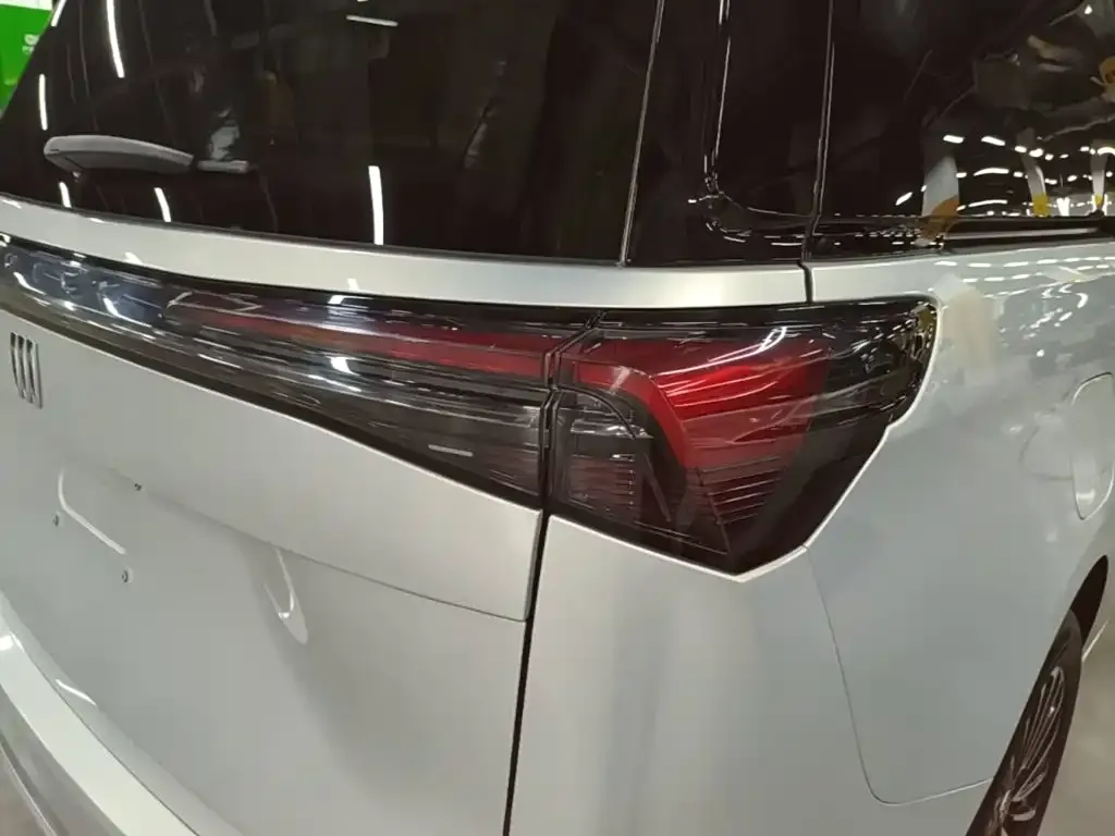 Buick GL8 Hybrid — фото 3