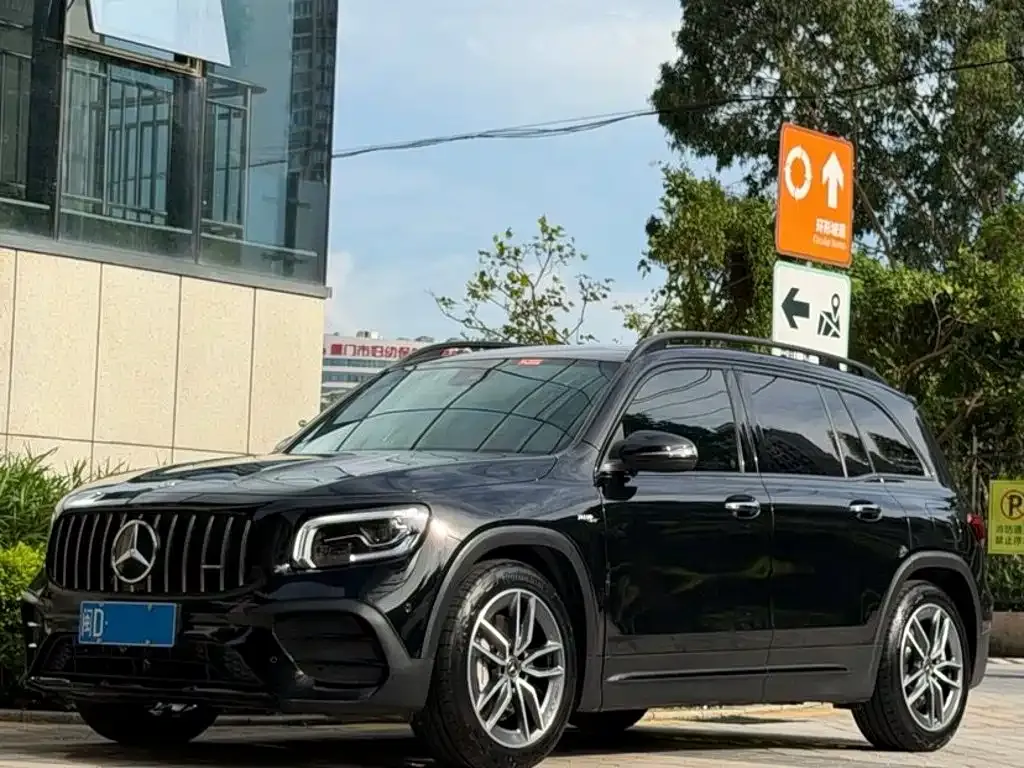 Mercedes-Benz GLB AMG — фото 1