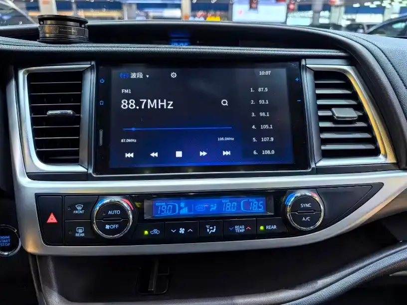 Toyota Highlander — фото 10