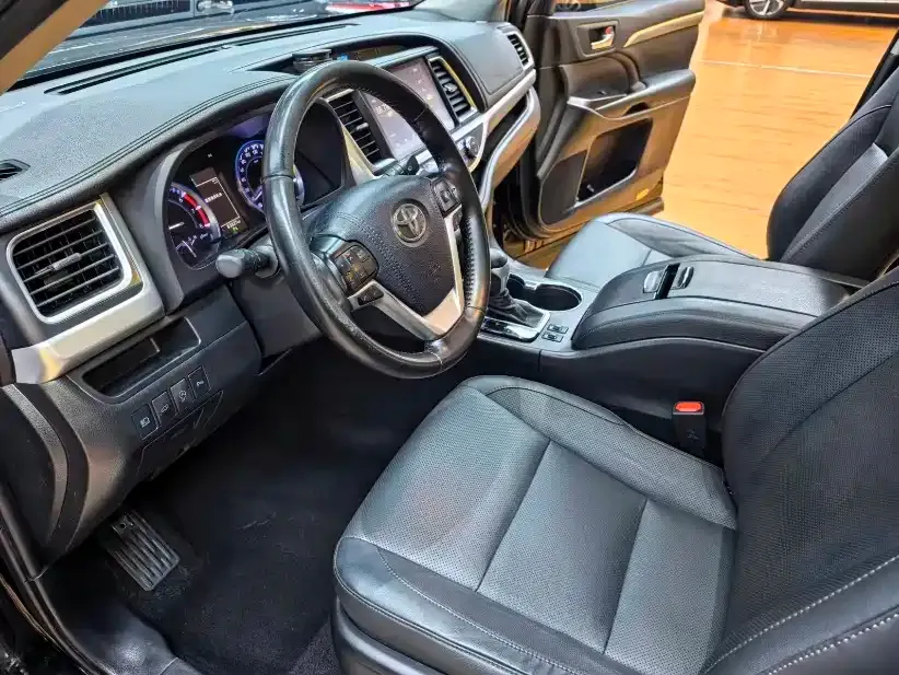 Toyota Highlander — фото 5
