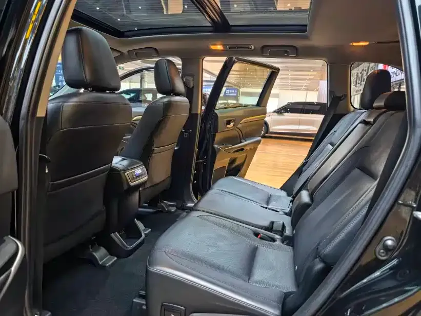 Toyota Highlander — фото 2