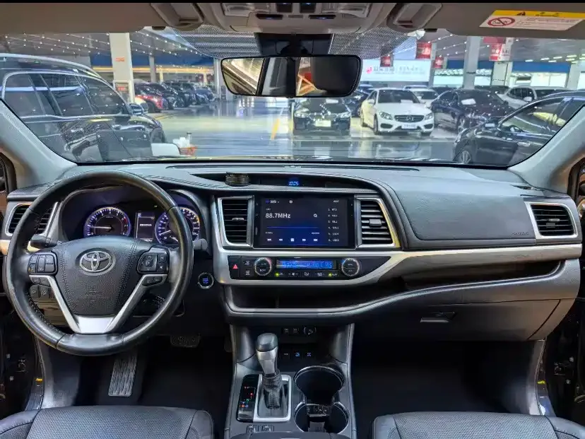 Toyota Highlander — фото 4