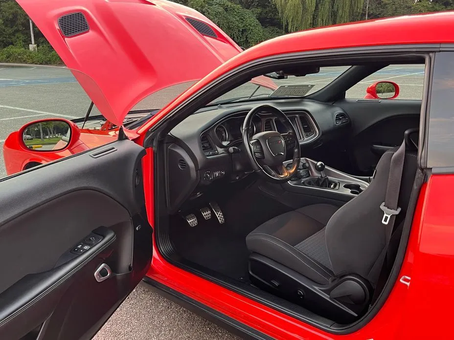 Dodge Challenger — фото 10
