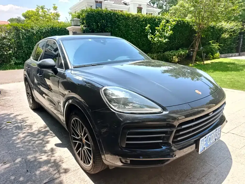 Porsche Cayenne — фото 1