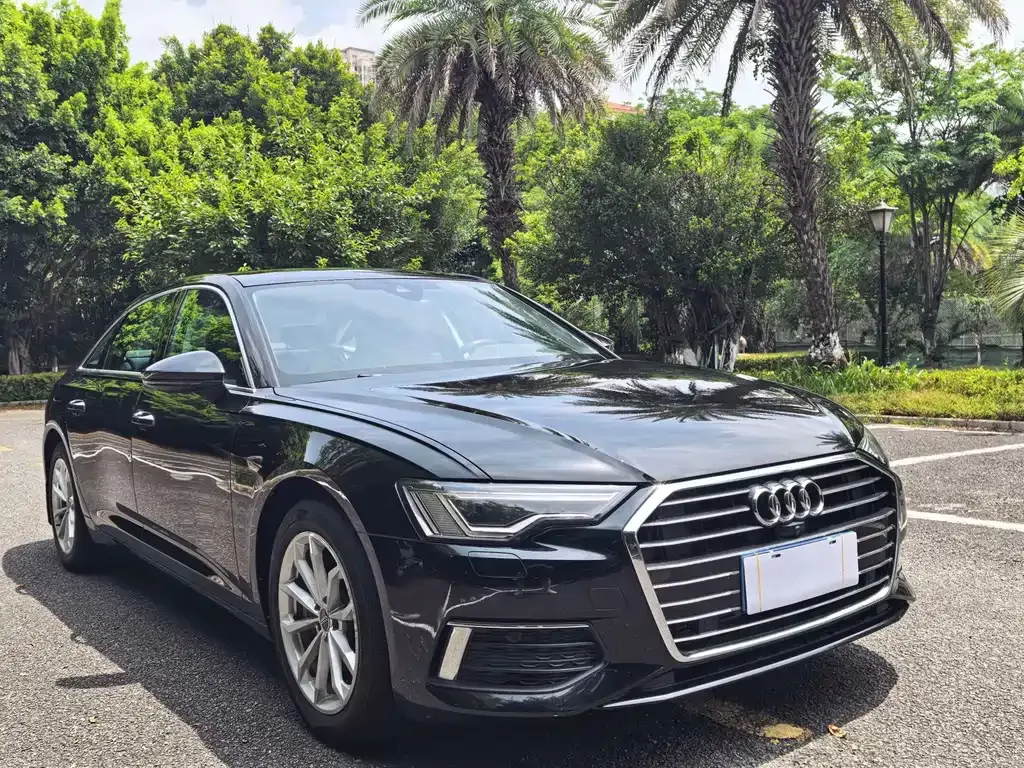 Audi A6L — фото 1