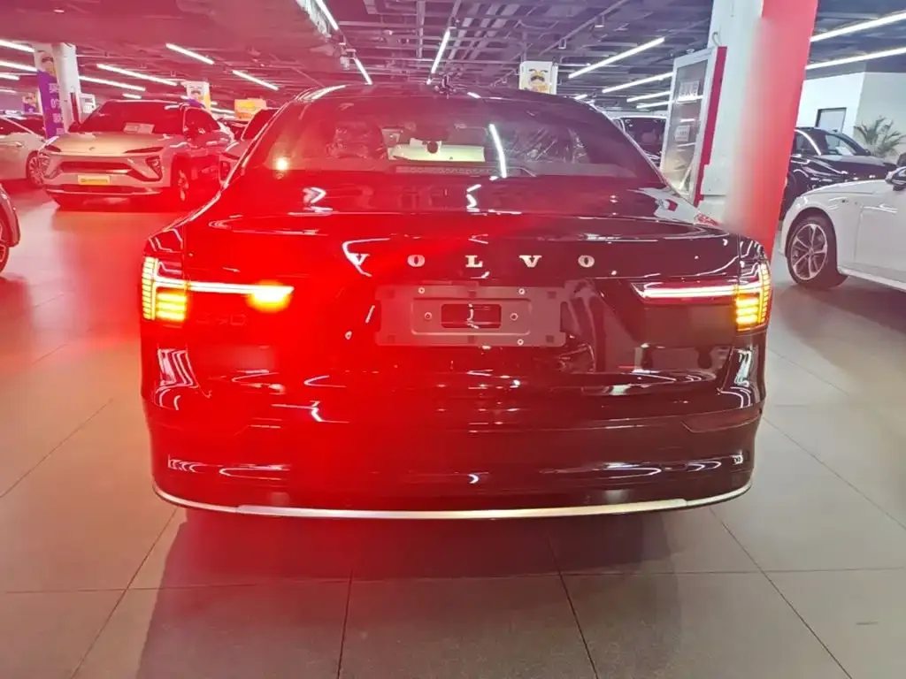 Volvo S90 — фото 8