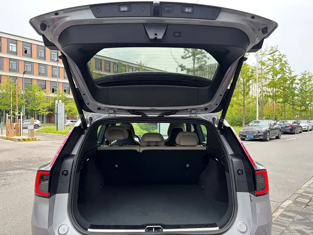 Volvo XC70 Plug-in Hybrid — фото 5