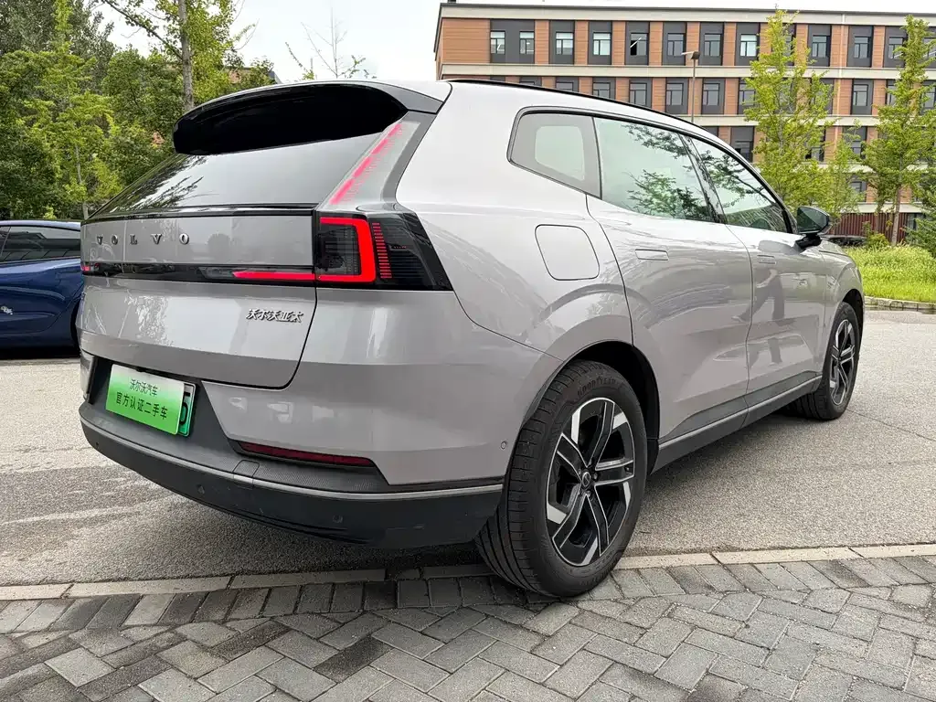 Volvo XC70 Plug-in Hybrid — фото 10