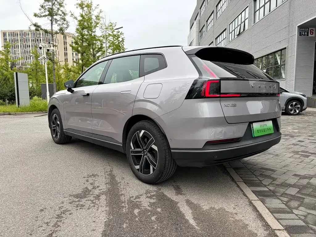 Volvo XC70 Plug-in Hybrid — фото 9