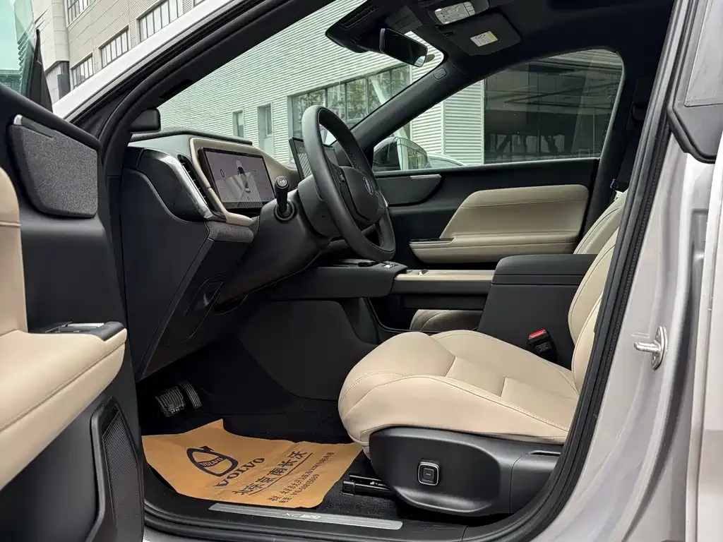 Volvo XC70 Plug-in Hybrid — фото 4