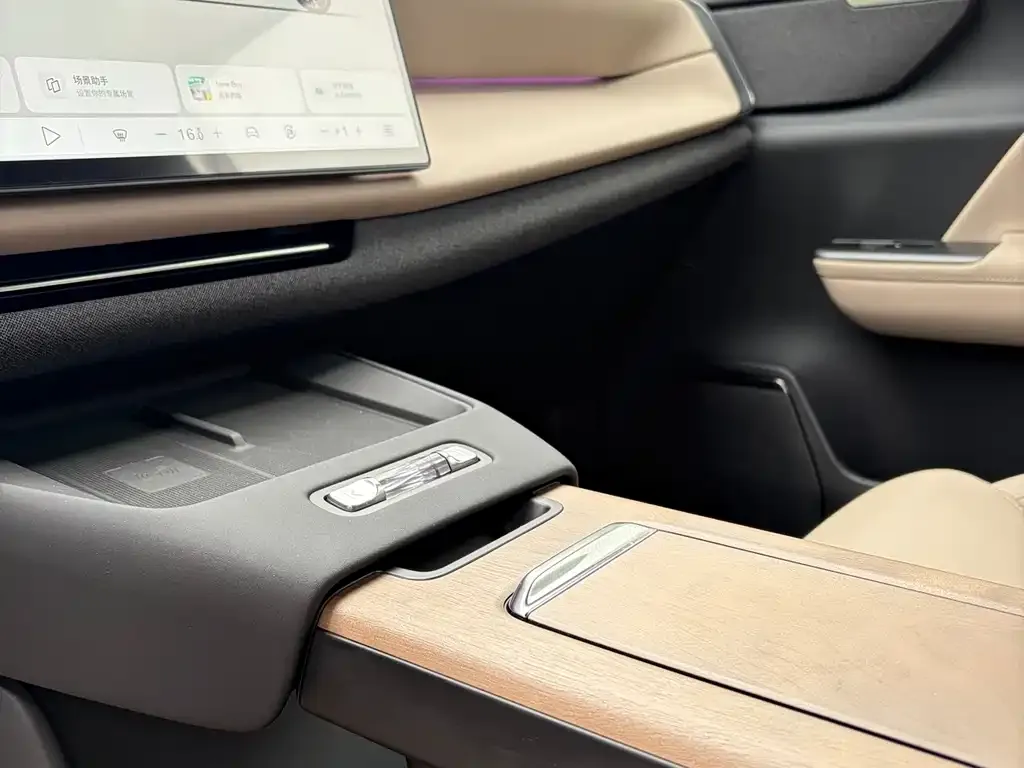 Volvo XC70 Plug-in Hybrid — фото 2