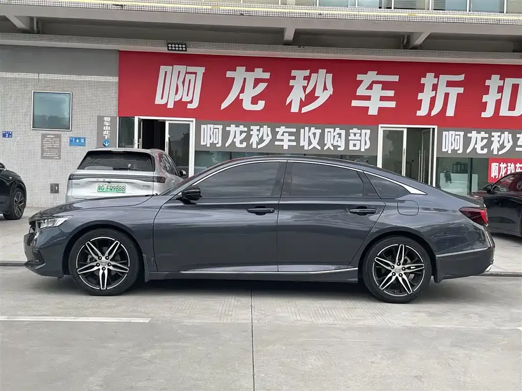 Honda Accord — фото 8