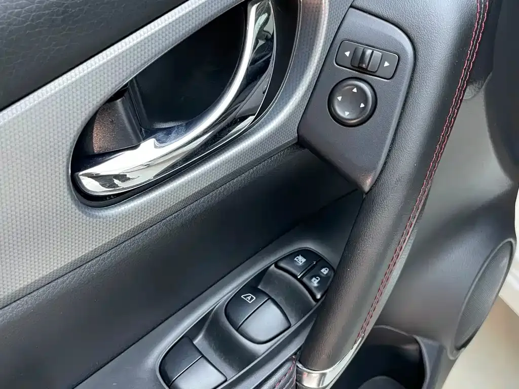 Nissan Qashqai — фото 9