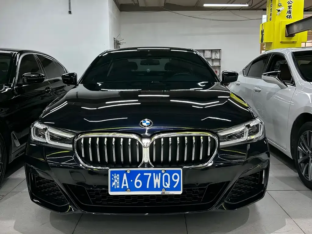 BMW 5 Series — фото 1