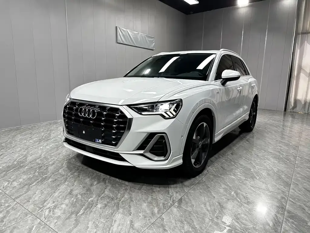 Audi Q3 — фото 1