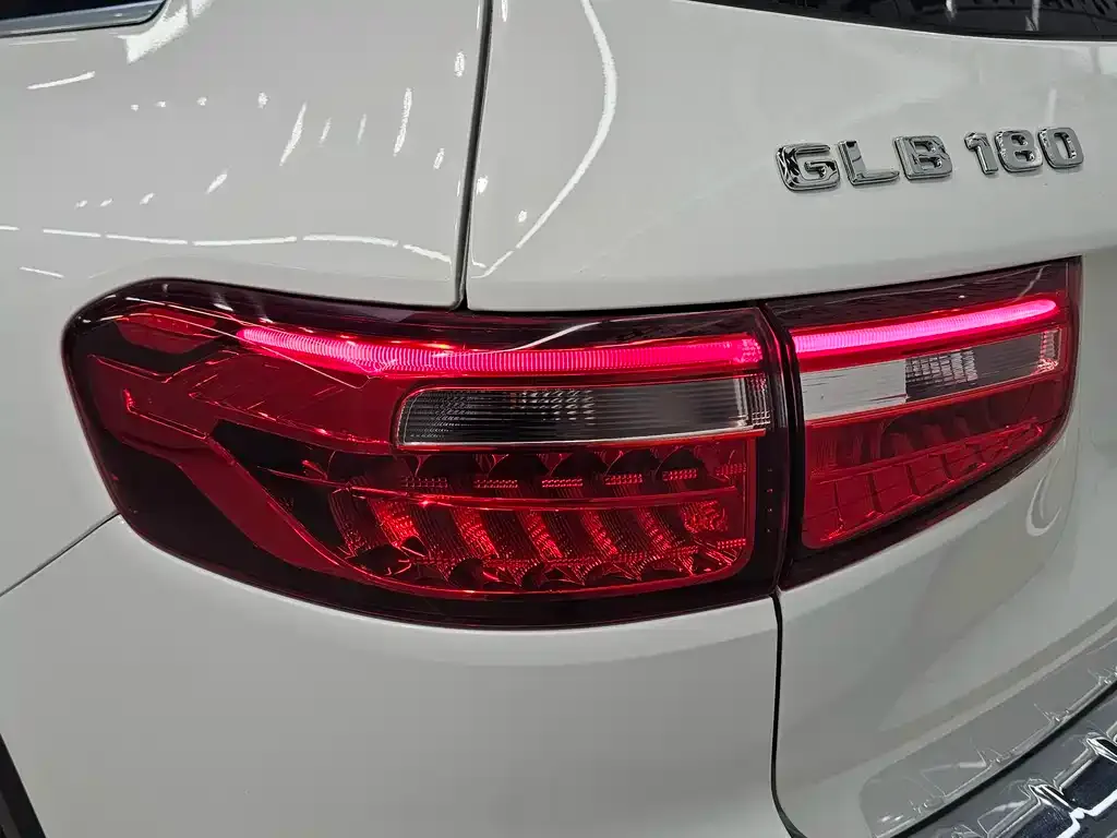 Mercedes-Benz GLB — фото 10