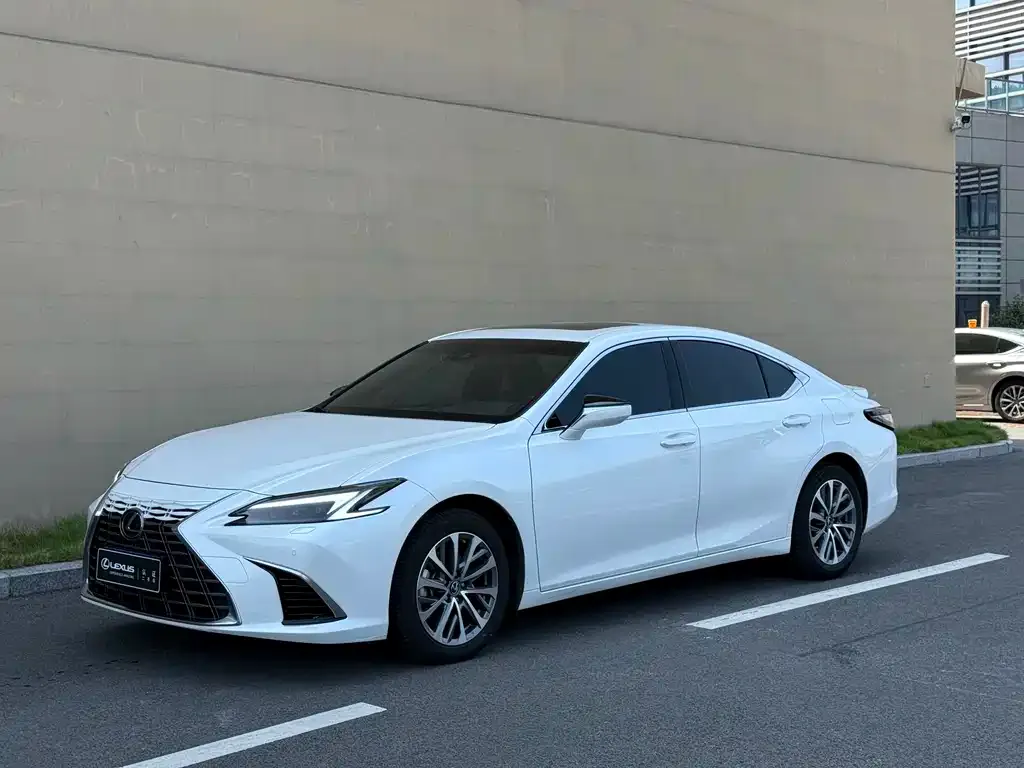 Lexus ES — фото 3