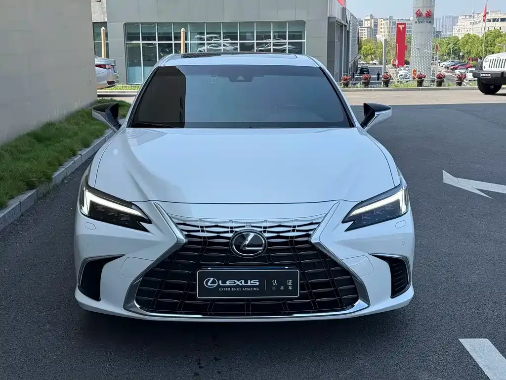 Lexus ES — фото 10