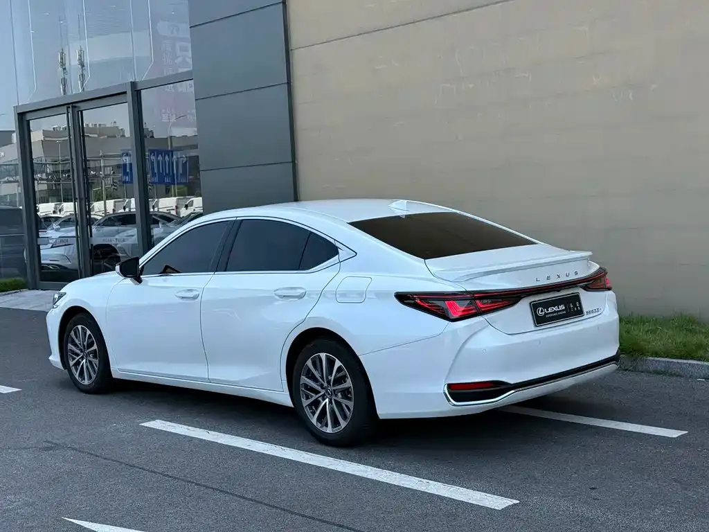 Lexus ES — фото 5