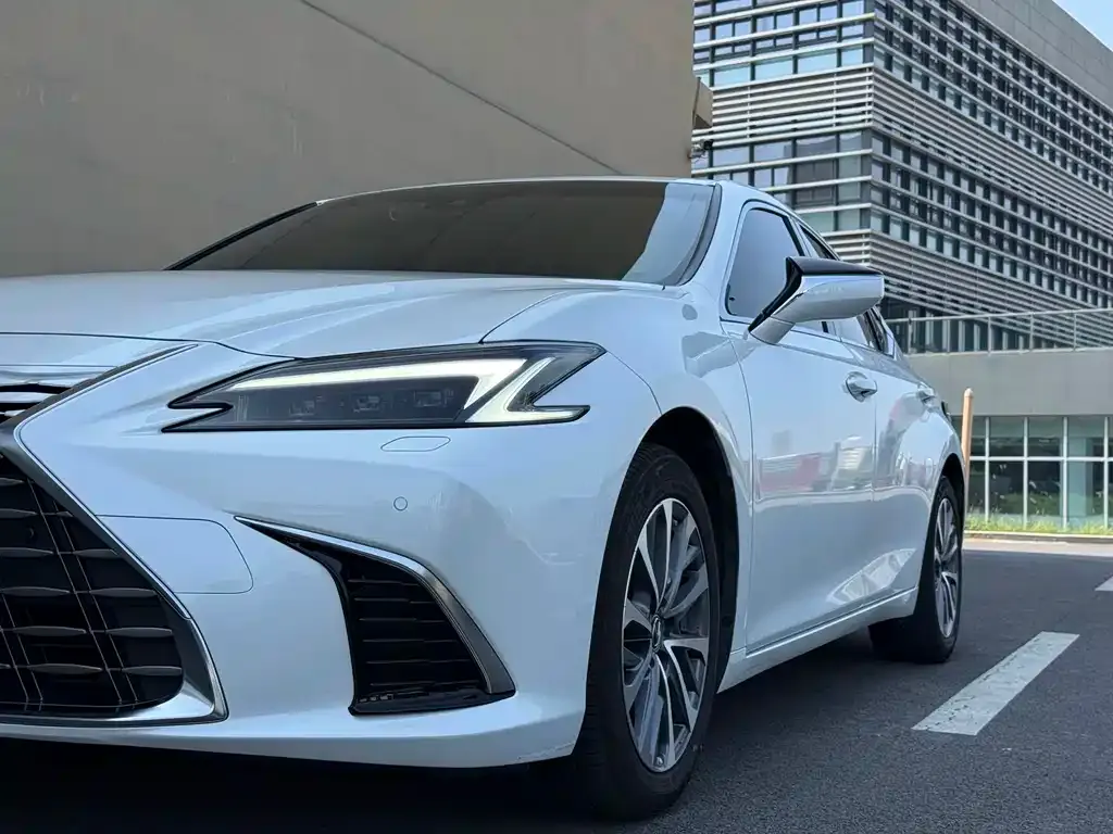 Lexus ES — фото 9